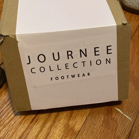 Journee Collection Loreta - Picture 8 of 8